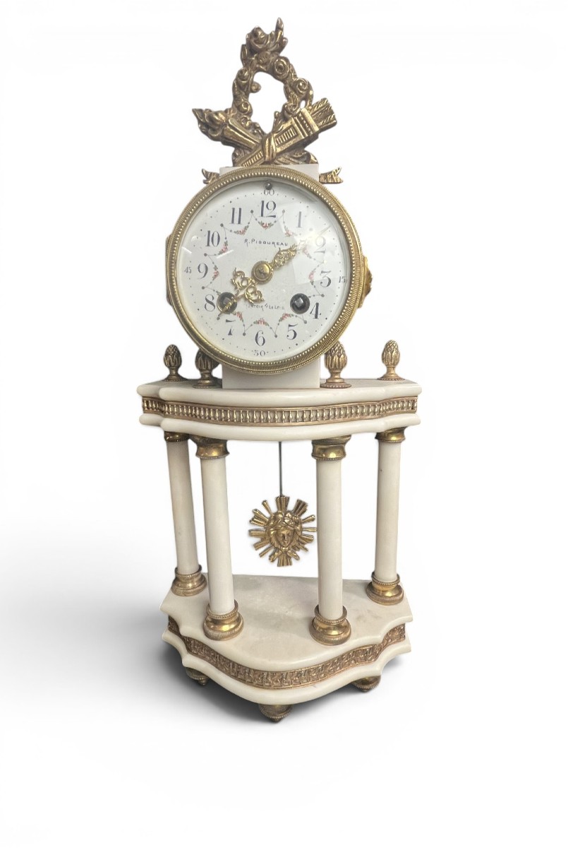 Detached Alabaster Column Clock Louis XVI Style, Early 20th Century