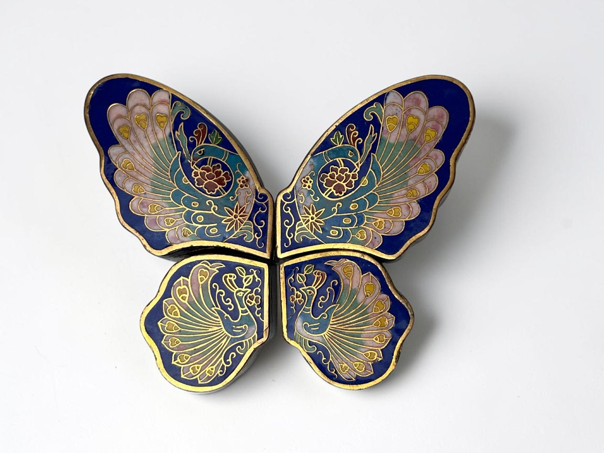 Chine, quatre boites en cloisonné formant papillon écrin début XXème