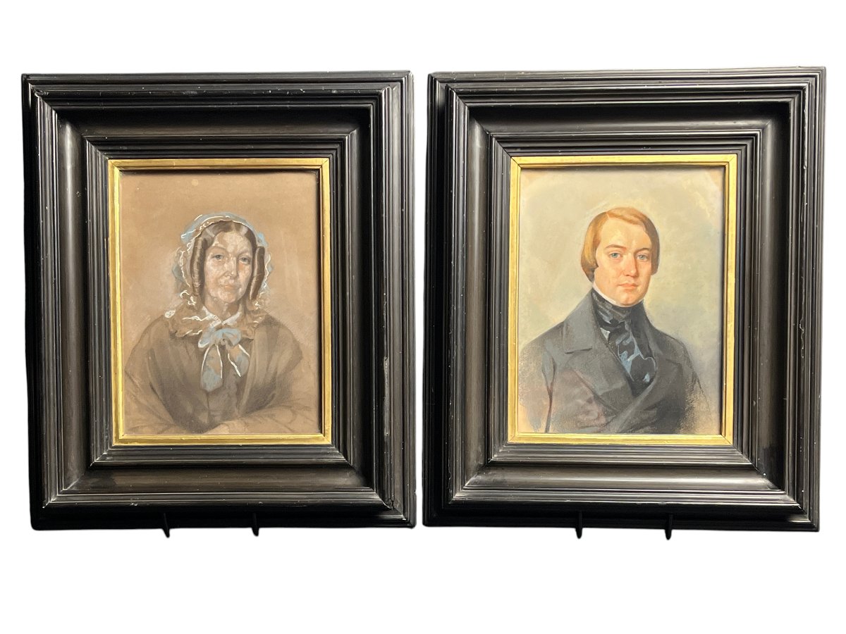 Pastel, deux portraits ancêtres encadrement bois noirci XIXème