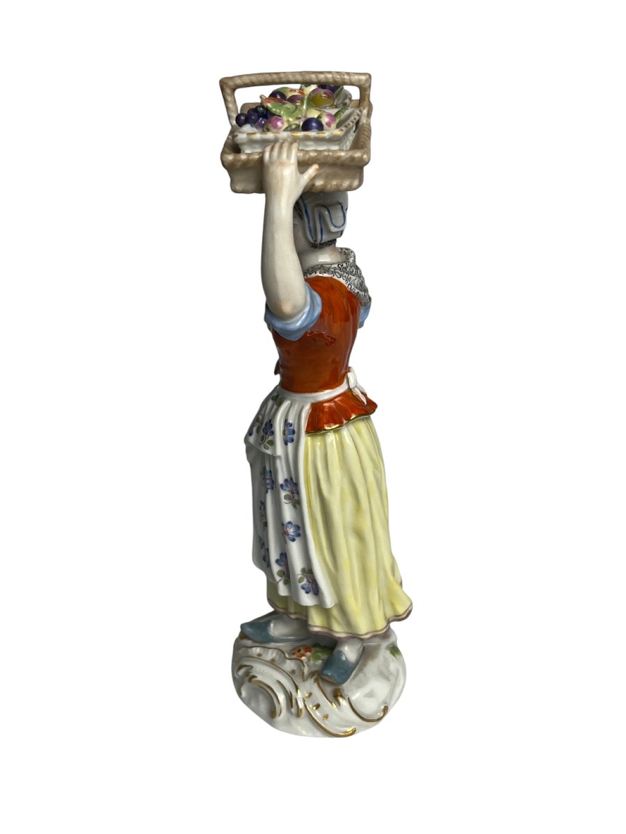 Meissen, Early 20th-century Polychrome Porcelain Fruit Vendor-photo-3