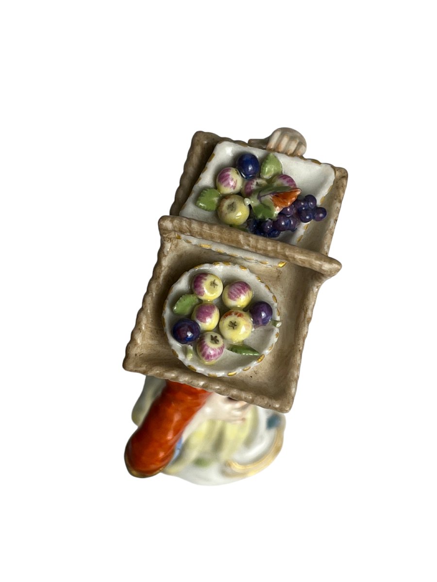Meissen, Early 20th-century Polychrome Porcelain Fruit Vendor-photo-2