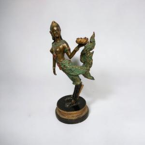 Indochine Bronze Figurant Une Femme Aux Pattes De Poule Début XXème