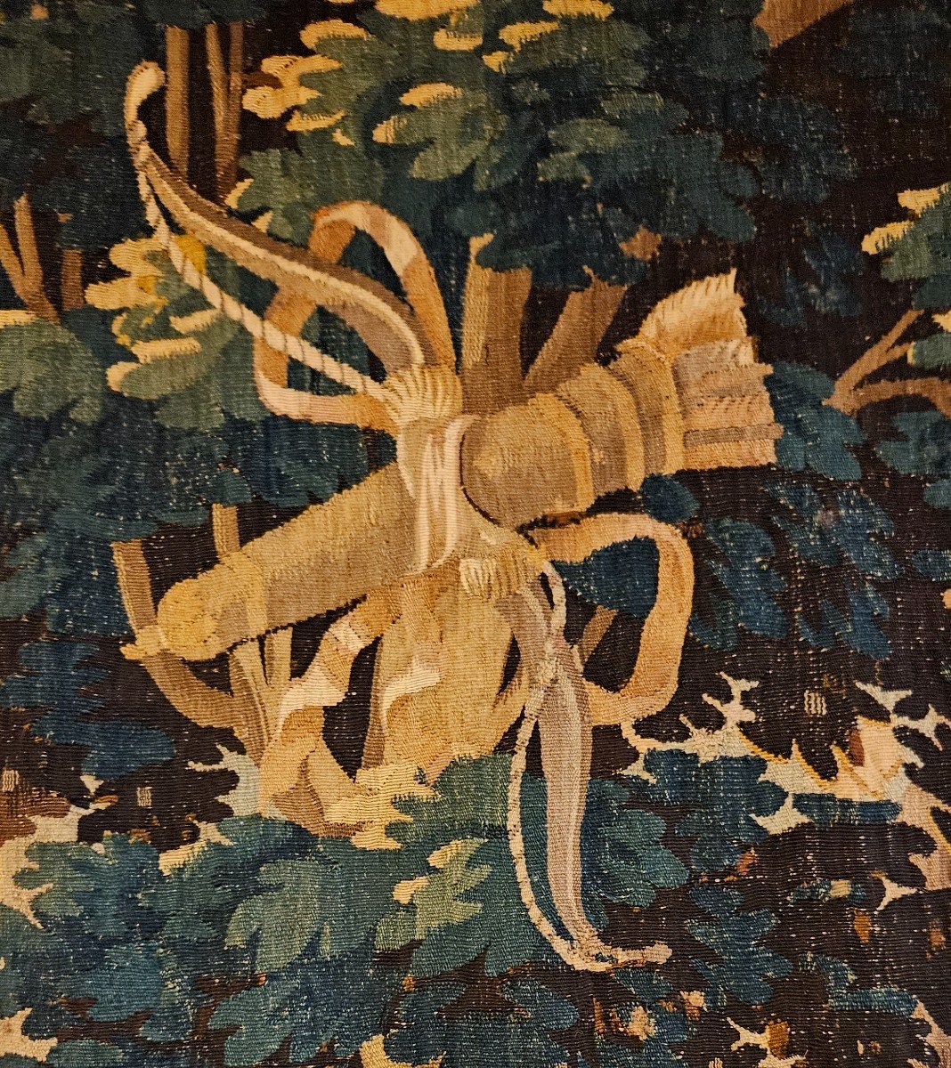 Tapisserie d'Aubusson "verdure à l'Angelot" Epoque Louis XIV XVII ème -photo-1