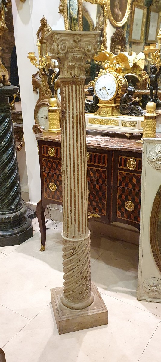Carved Walnut Column, Louis XIV Period, 17th Century 