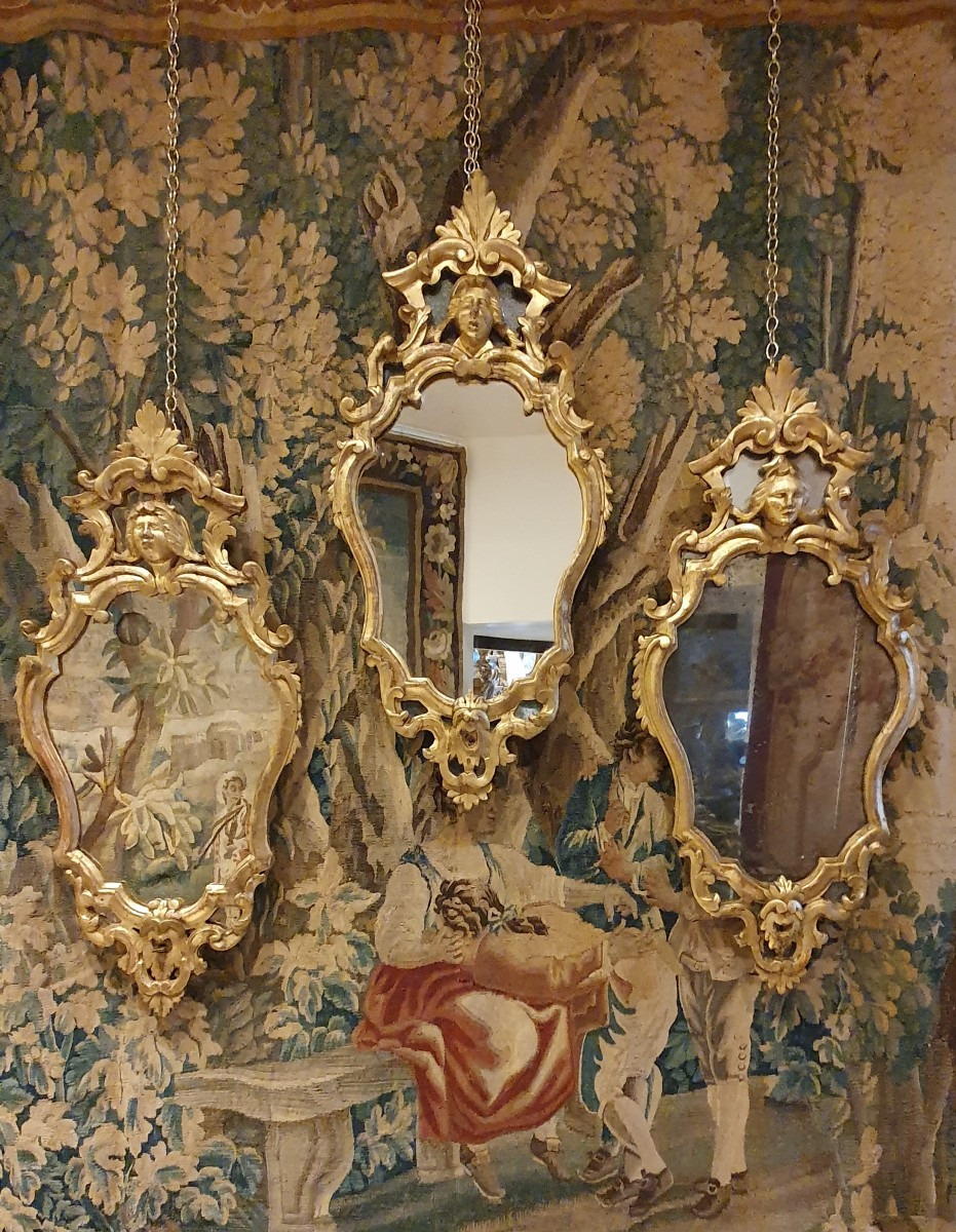 Suite De Trois Miroirs Vénitiens En Tilleul Sculpté Et Doré XVIII ème 
