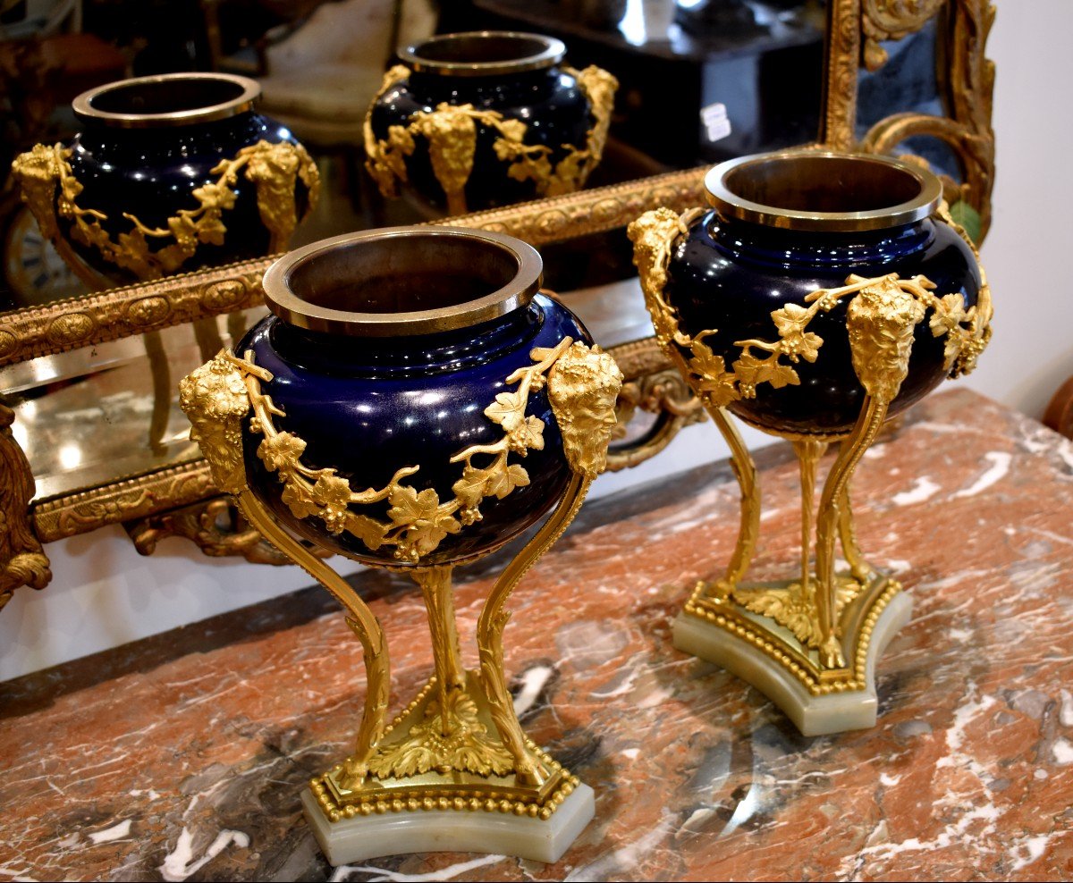 Paire De Vases De Style Louis XVI En Porcelaine Et Bronze Doré Epoque Napoléon III XIX ème-photo-4