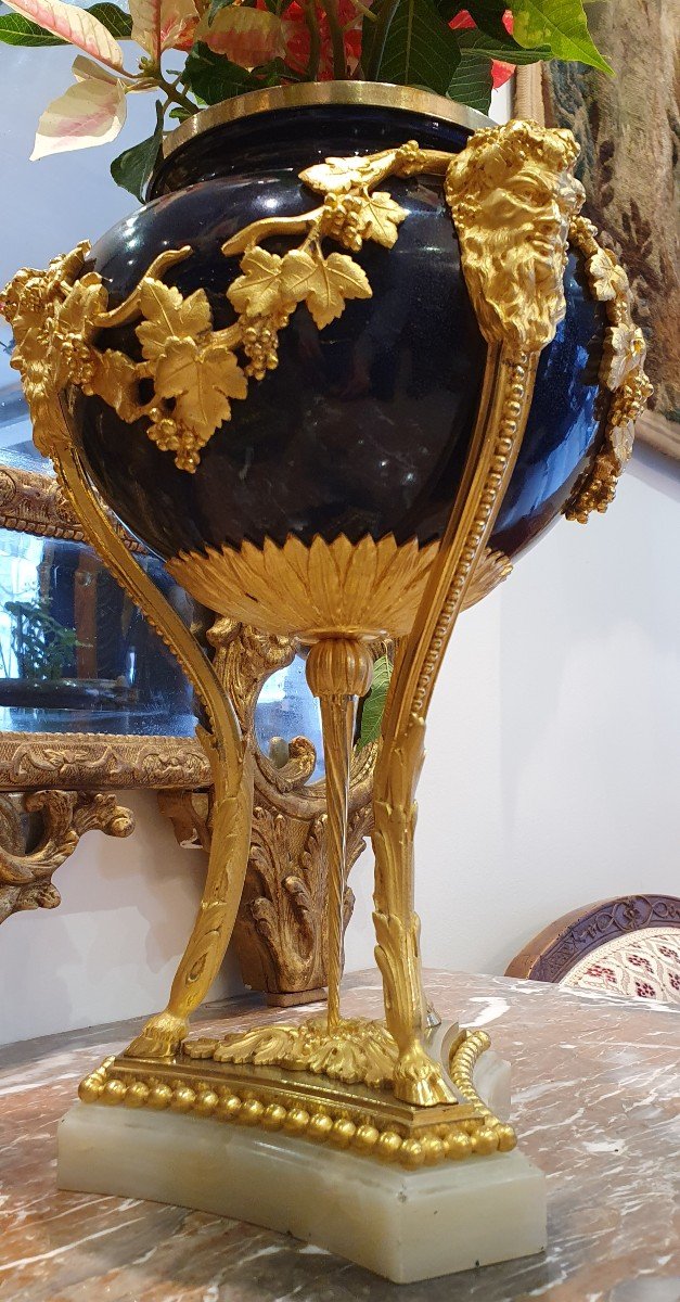 Paire De Vases De Style Louis XVI En Porcelaine Et Bronze Doré Epoque Napoléon III XIX ème-photo-1