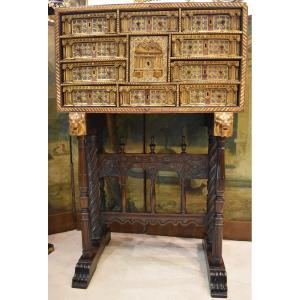 Cabinet Dit "Bargueño" En Bois Sculpté Polychrome Et Doré Espagne XVII ème