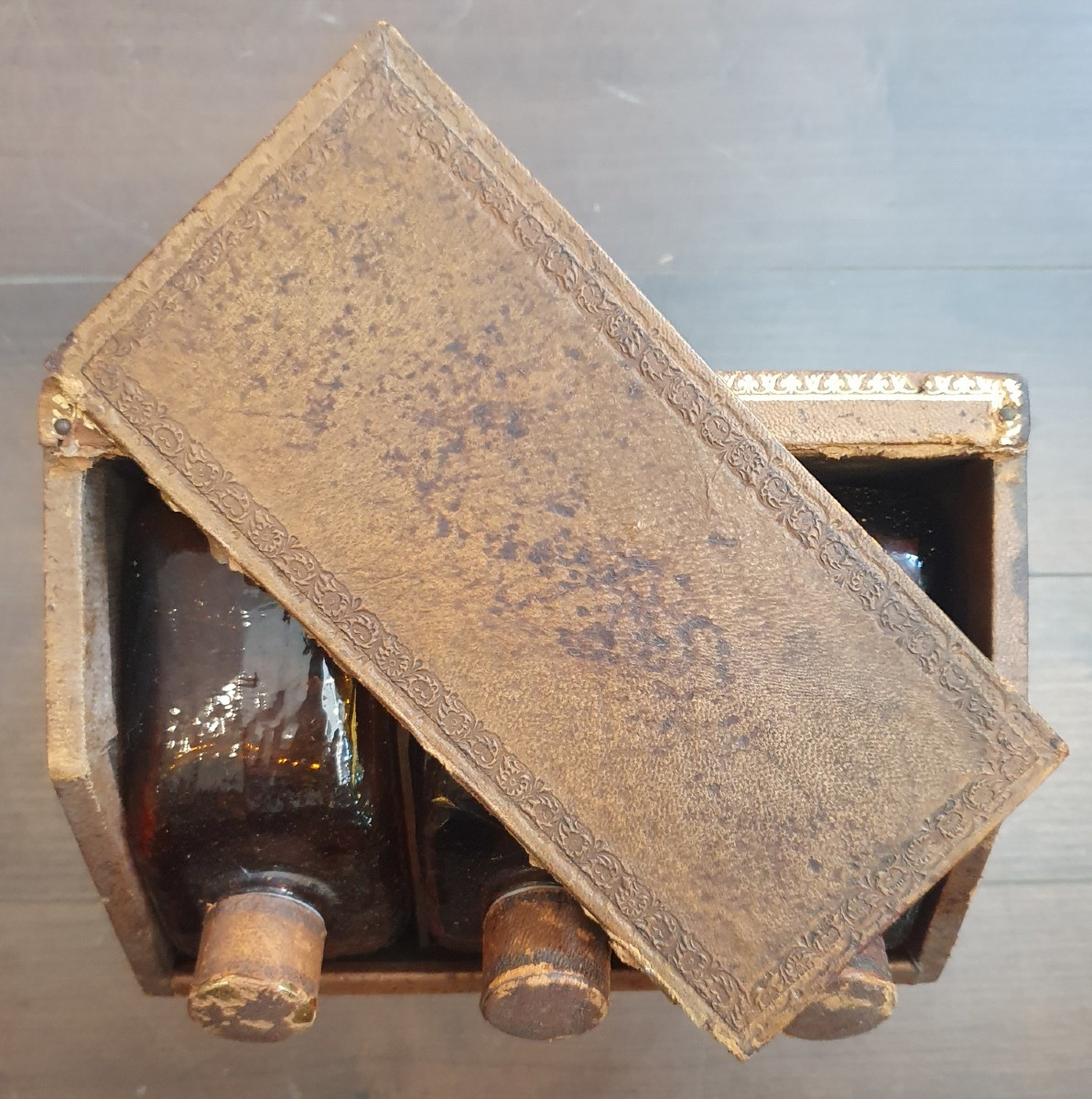 Objet De Curiosité : Cave à Alcools En Trompe L’œil De Livres Anciens  -photo-6