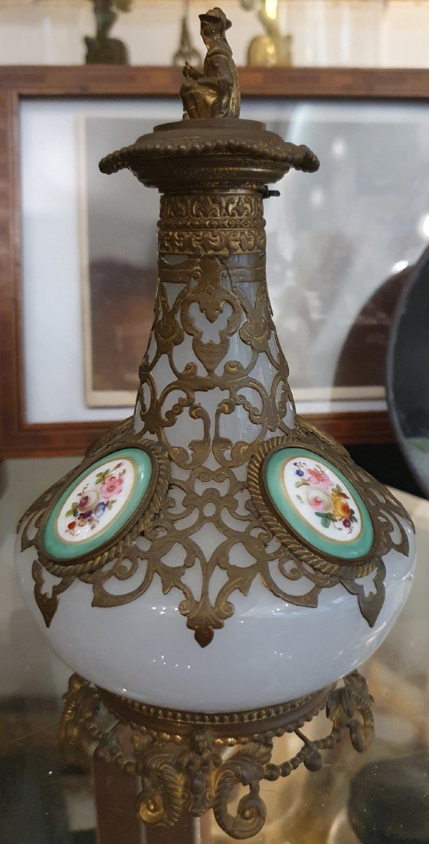 White Opaline Bottle19th Century With A Chinese Man -photo-2