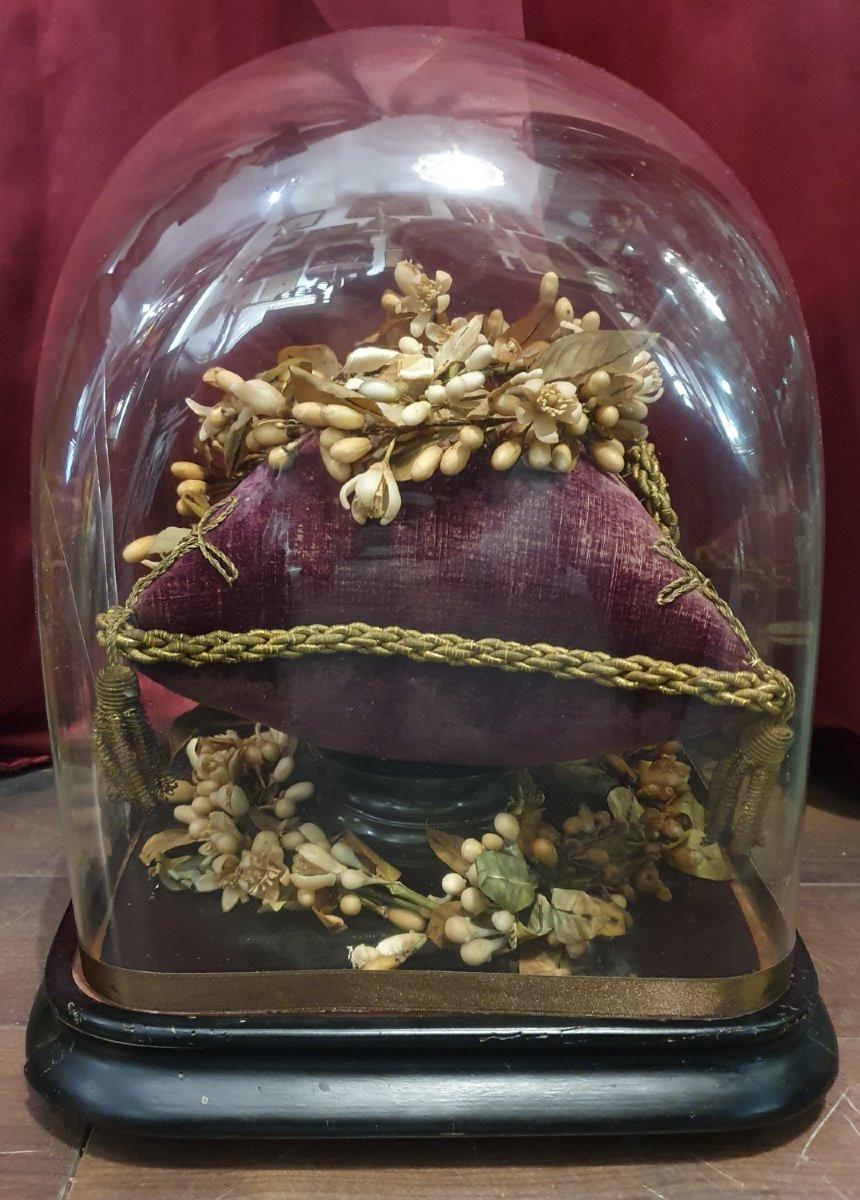 Globe de mariée Napoléon III à base carrée, avec couronne, bouquet et boucles d'oreilles-photo-4