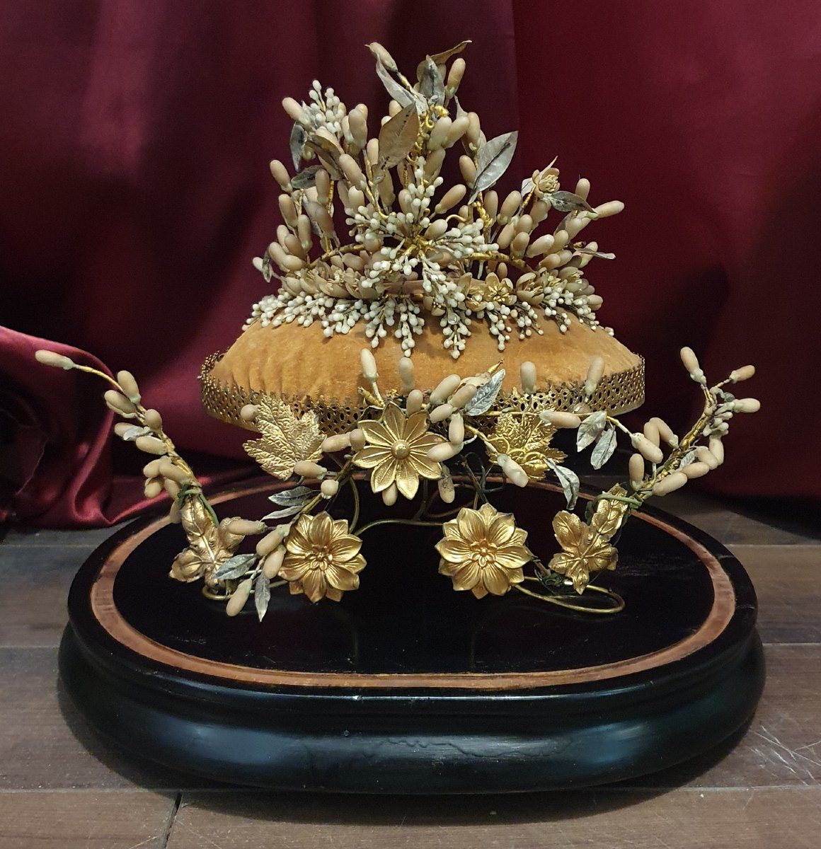 Globe de mariée Napoléon III à base ovale, avec couronne, boucles d'oreille et branchages-photo-2