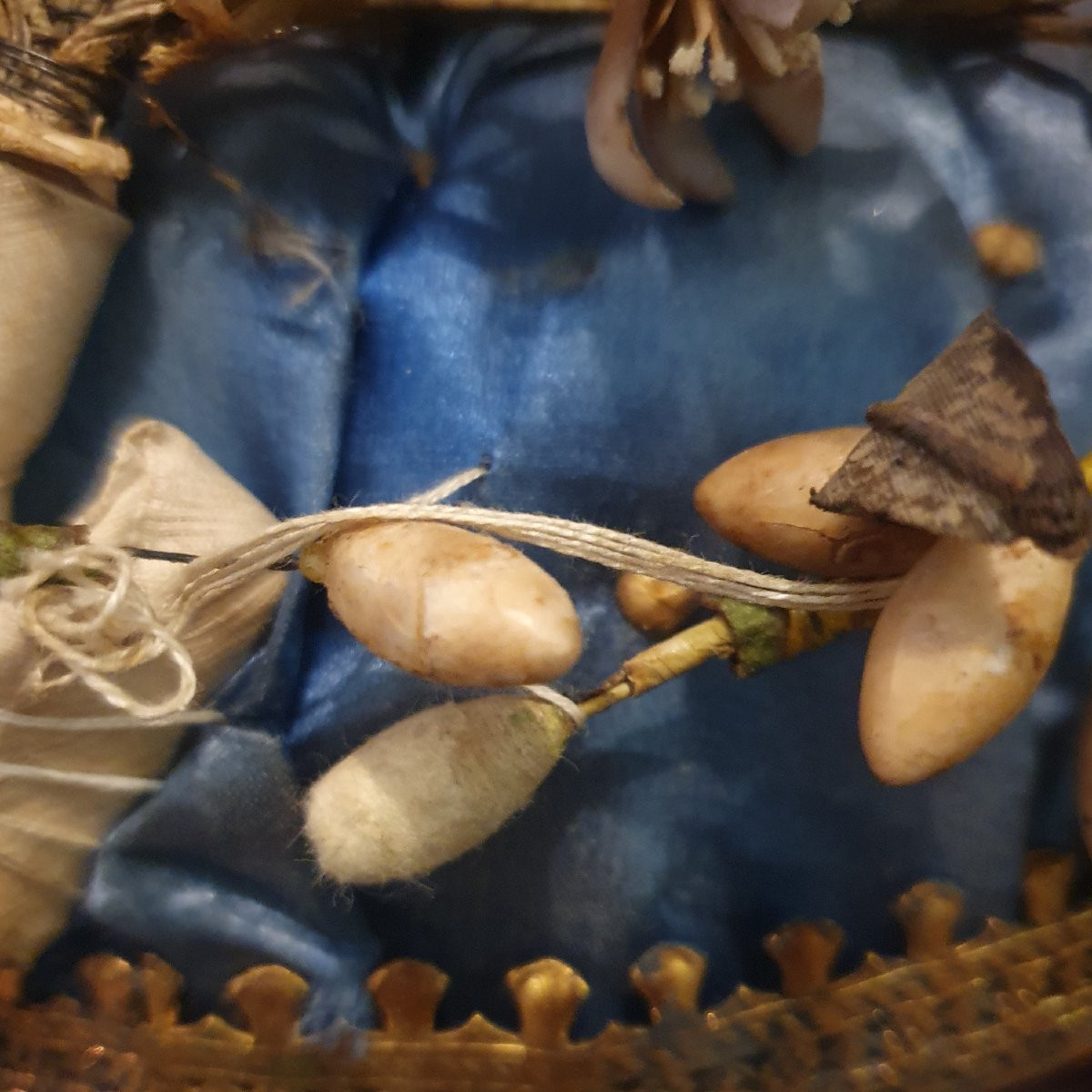 Globe de mariage Napoléon III à base ovale, miroir ovale central, couronne, bouquet et broche-photo-4