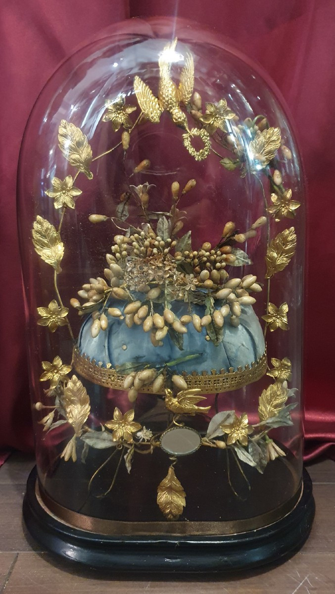 Globe de mariage Napoléon III à base ovale, miroir ovale central, couronne, bouquet et broche