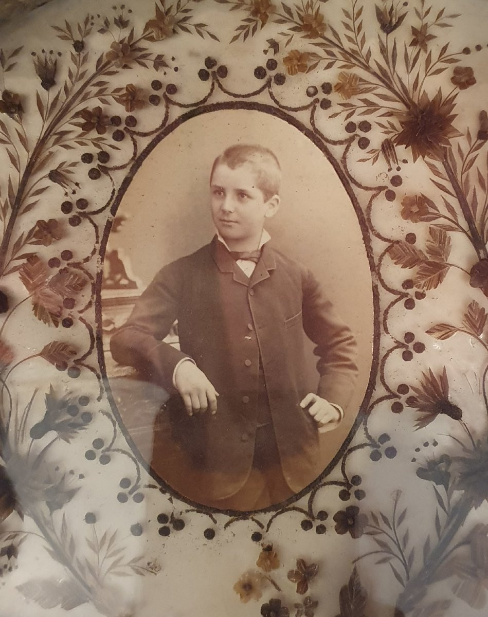 Cadre ancien en cheveux à décor héraldique, photographies et sable teinté-photo-4