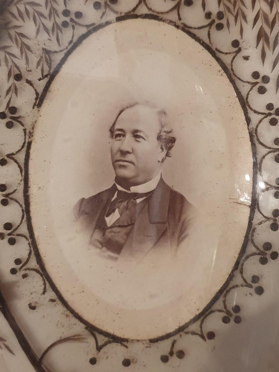 Cadre ancien en cheveux à décor héraldique, photographies et sable teinté-photo-2