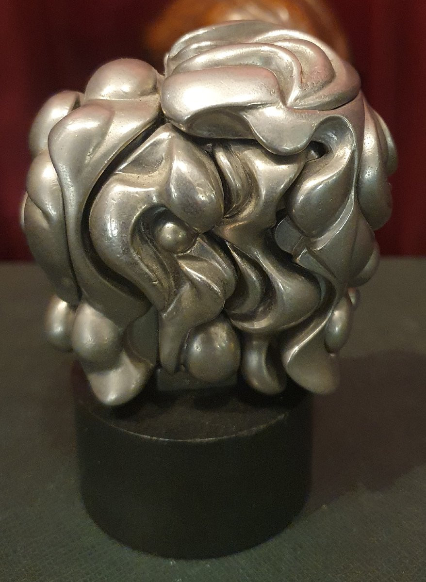 Sculpture « Portrait de Michèle » par Miguel Berrocal (1933–2006) et livre de montage-photo-4