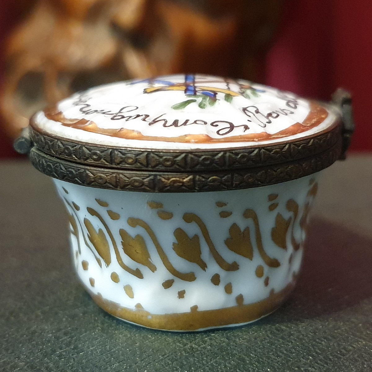 Boîte pilulier en porcelaine de compagnonnage fin XIXᵉ / début XXᵉ siècle-photo-1