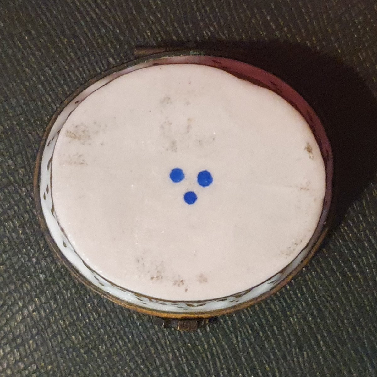 Boîte pilulier en porcelaine de compagnonnage fin XIXᵉ / début XXᵉ siècle-photo-2