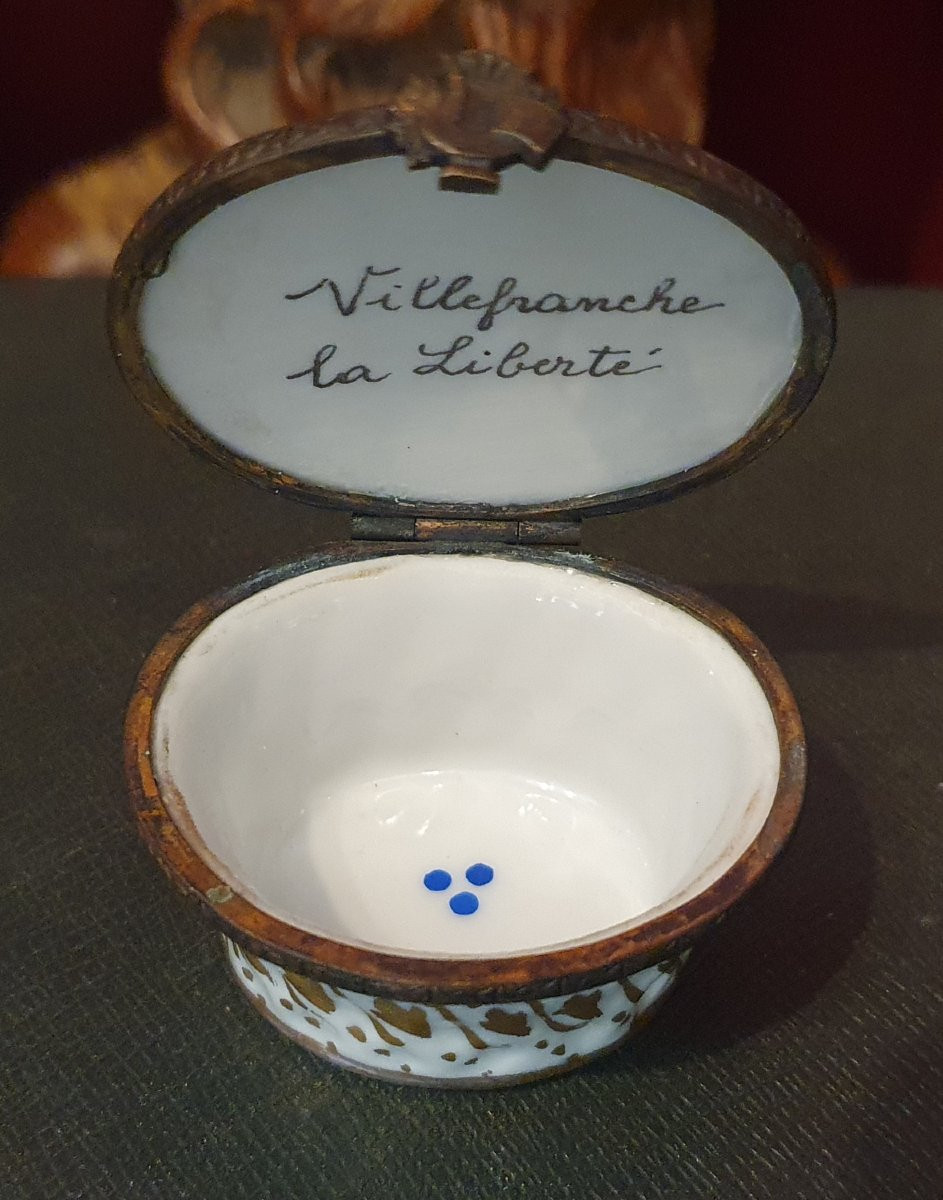 Boîte pilulier en porcelaine de compagnonnage fin XIXᵉ / début XXᵉ siècle-photo-3