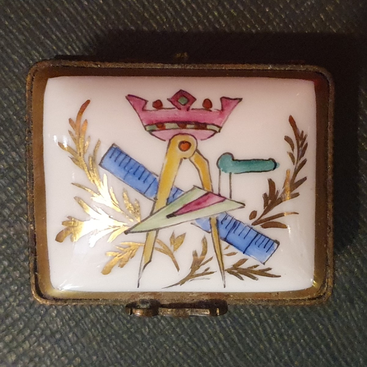 Miniature Porcelain Box With Masonic Decoration, Late 19th / Early 20th Century-photo-2