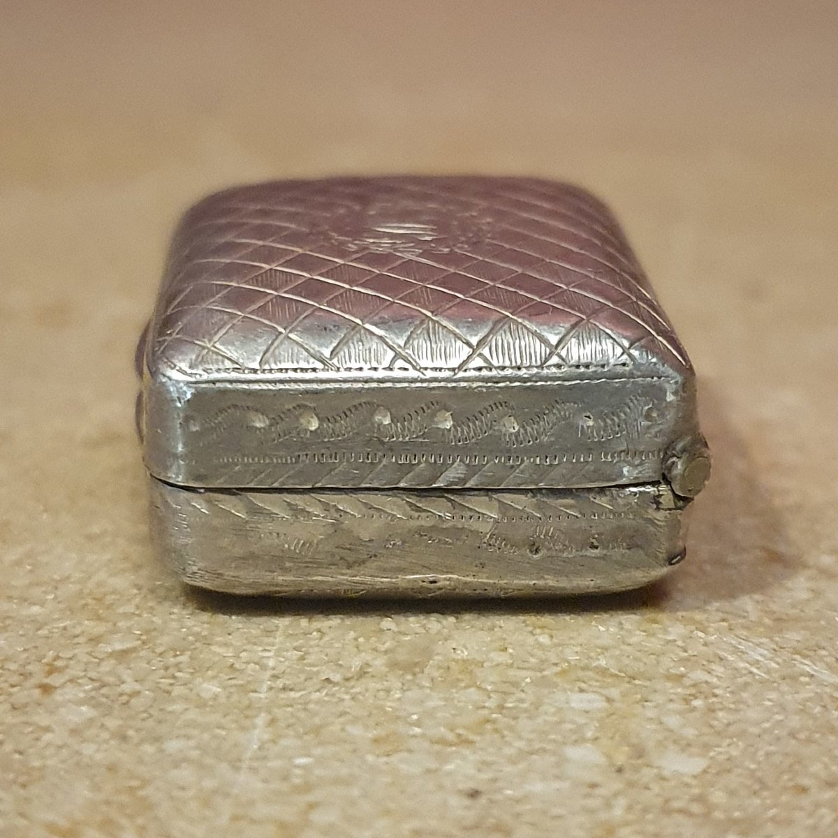 Vinaigrette rectangulaire en argent massif guilloché. Londres, 1800-photo-3