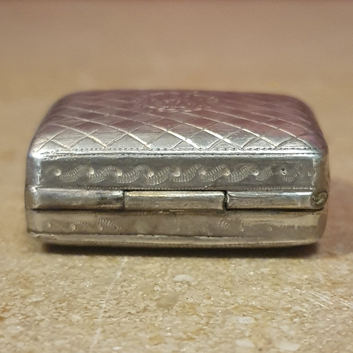 Vinaigrette rectangulaire en argent massif guilloché. Londres, 1800-photo-4