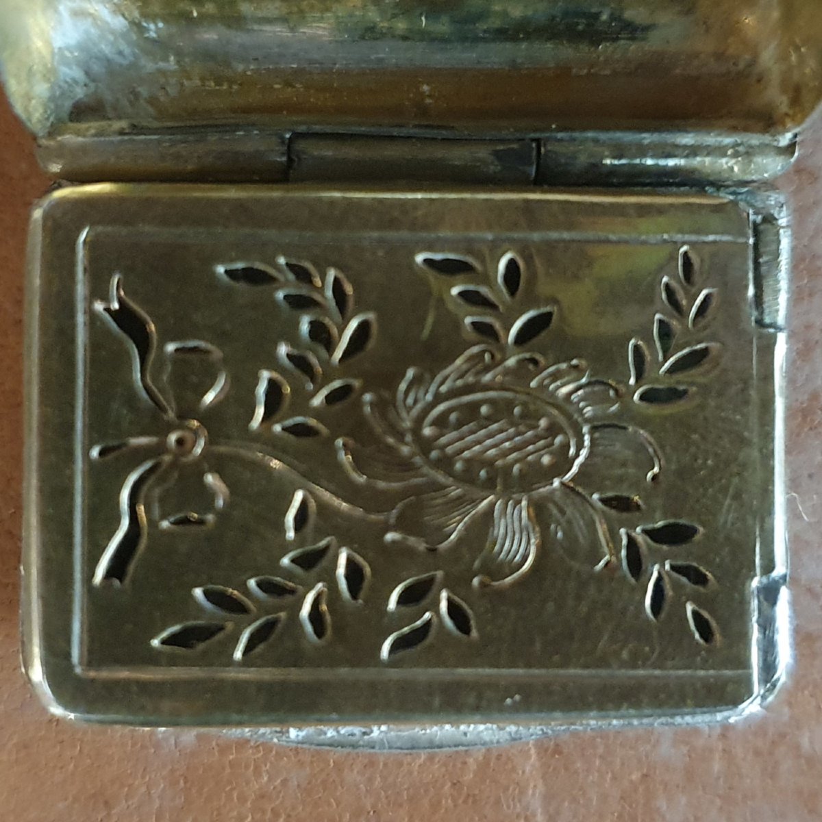Vinaigrette rectangulaire en argent massif guilloché. Londres, 1800-photo-5