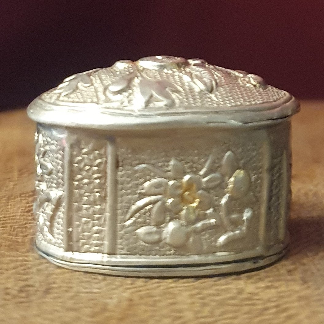 Oval Silver Box, Unhallmarked, With Floral Decoration And Gilded Highlights-photo-3