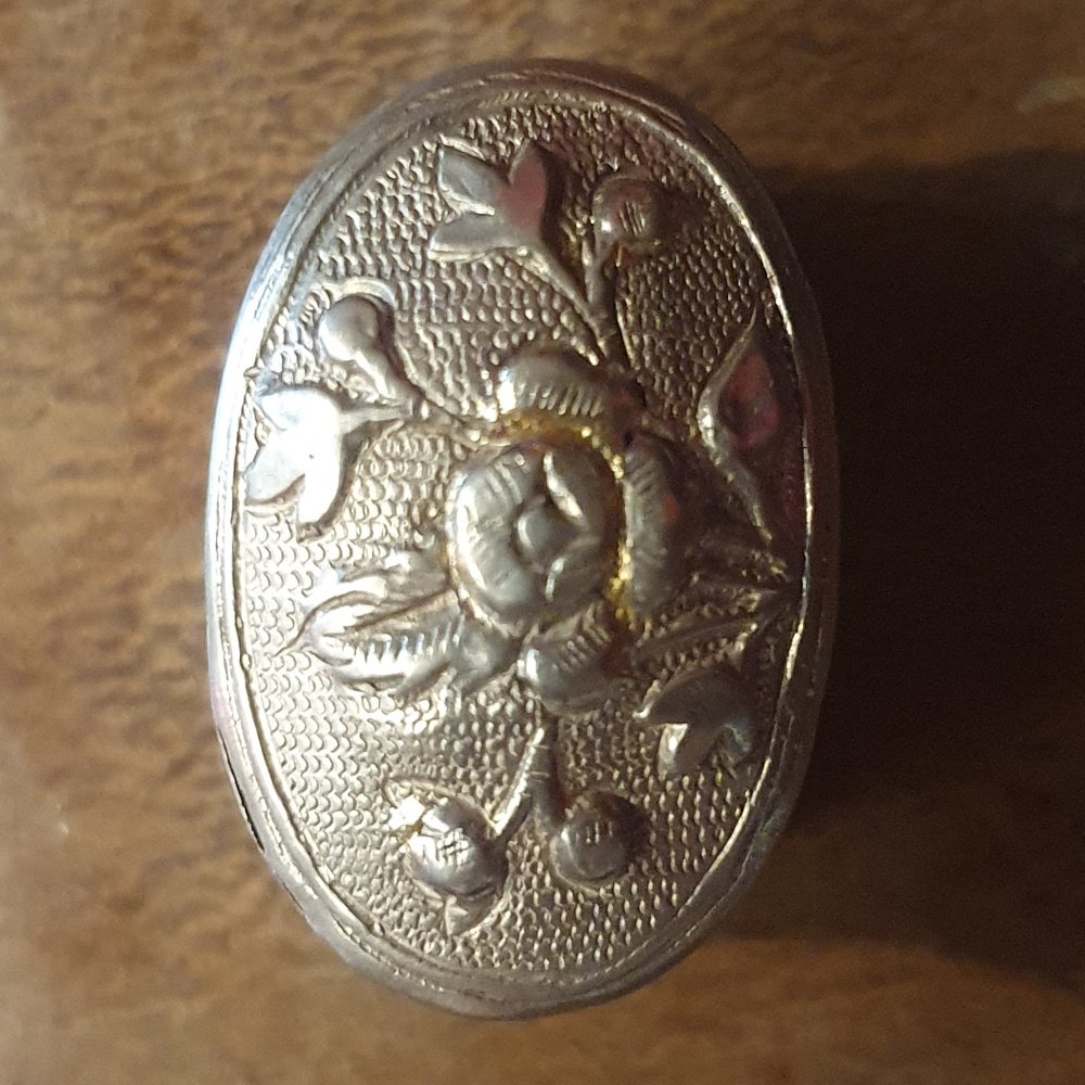 Oval Silver Box, Unhallmarked, With Floral Decoration And Gilded Highlights-photo-1