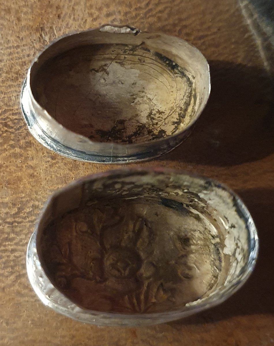 Oval Silver Box, Unhallmarked, With Floral Decoration And Gilded Highlights-photo-3