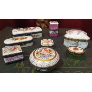 Collection de huit boîtes miniatures en porcelaine – XXᵉ siècle