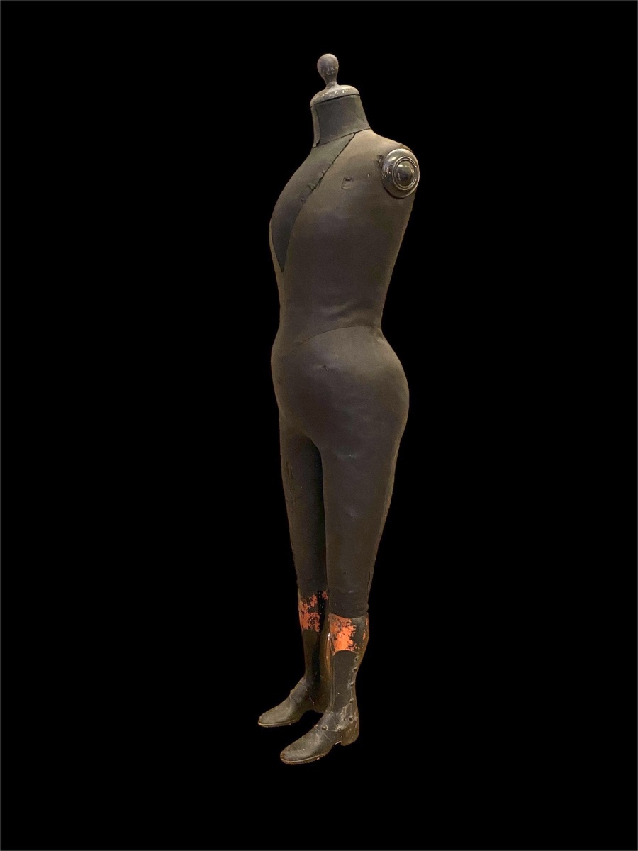Mannequin iconique  ancien « métaphysique » « dadaïste » représentant un garçon-photo-1