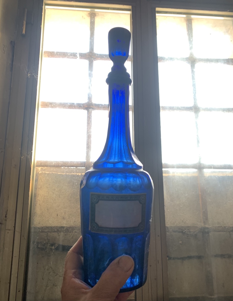 Paire de rares flacons d'apothicaire italiens en verre bleu cobalt facetté à la main.-photo-2