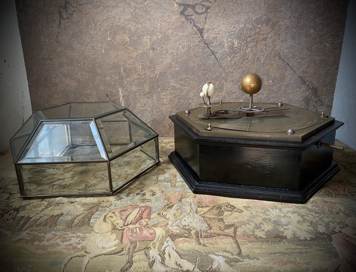 Rare planétarium orrery de table à mécanisme à ressort-photo-4