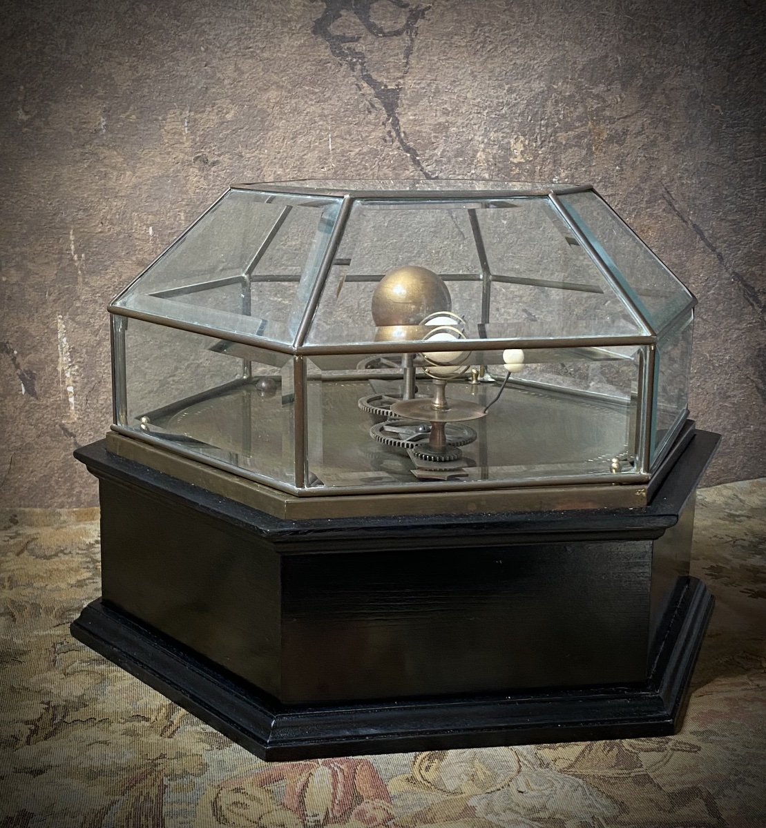 Rare planétarium orrery de table à mécanisme à ressort