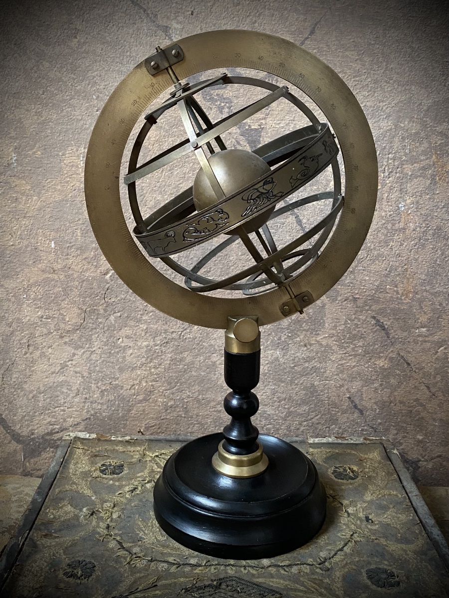 UNE SPHÈRE ARMILLAIRE VINTAGE EN LAITON, TRÈS DÉCORATIVE.-photo-2