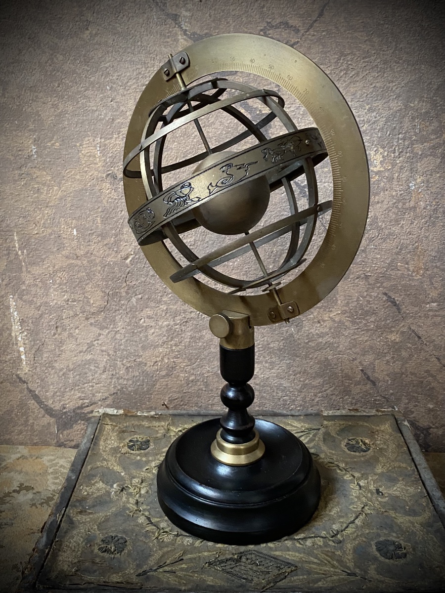 UNE SPHÈRE ARMILLAIRE VINTAGE EN LAITON, TRÈS DÉCORATIVE.-photo-3