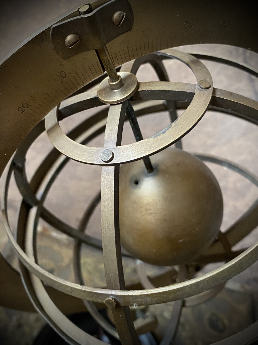 UNE SPHÈRE ARMILLAIRE VINTAGE EN LAITON, TRÈS DÉCORATIVE.-photo-3