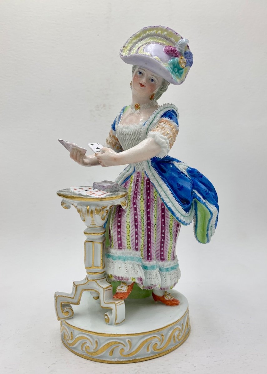 Meissen - Fille jouant aux cartes