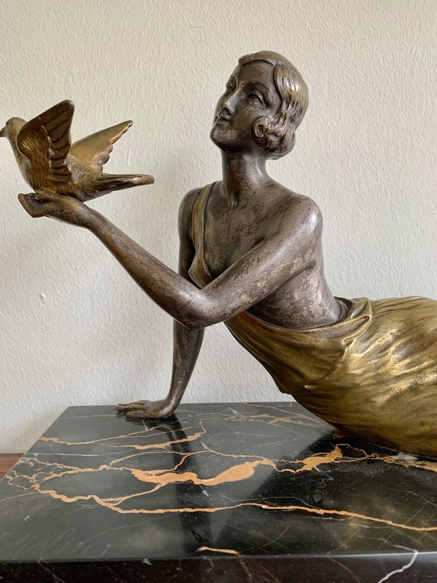 H. Molins, Sculpture Femme Avec Pigeon -photo-2