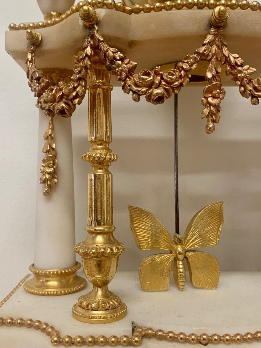 Portico Pendulum In White Marble And Gilt Bronze-photo-3