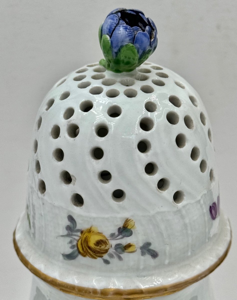 Meissen Saupoudreuse En Porcelaine XVIIIème-photo-1