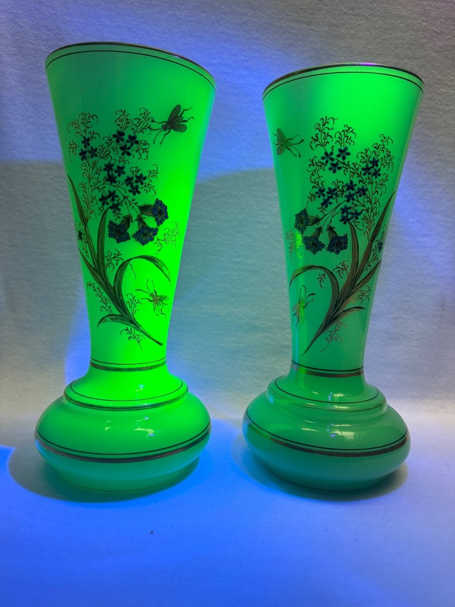 Pair De Vases Baccarat  En Opaline  Vert Ouraline -photo-4