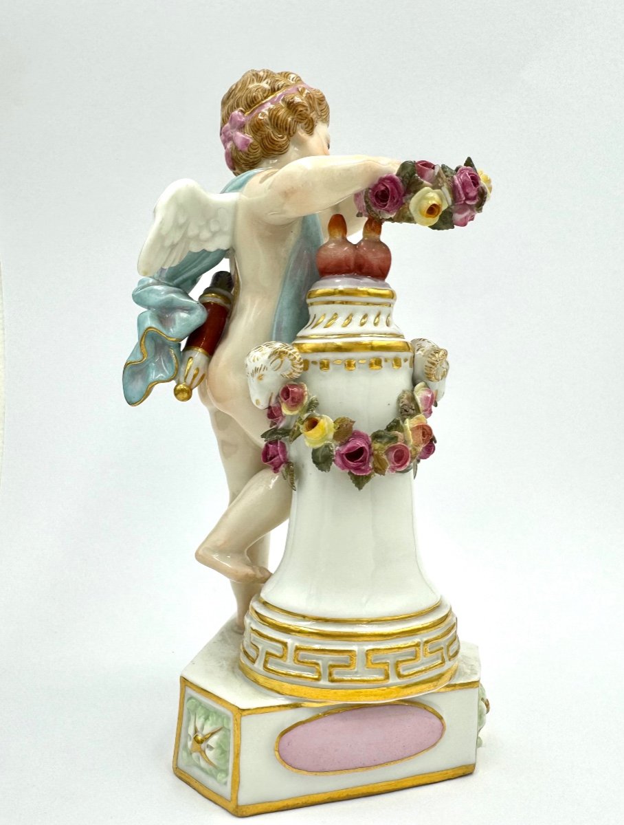 Meissen Porcelain Cupid Figure “i Crown Them”-photo-3