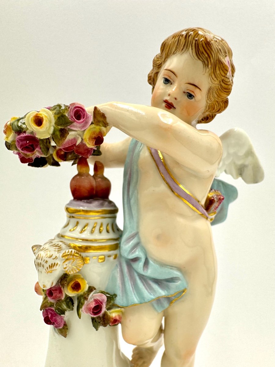 Meissen Porcelain Cupid Figure “i Crown Them”-photo-3