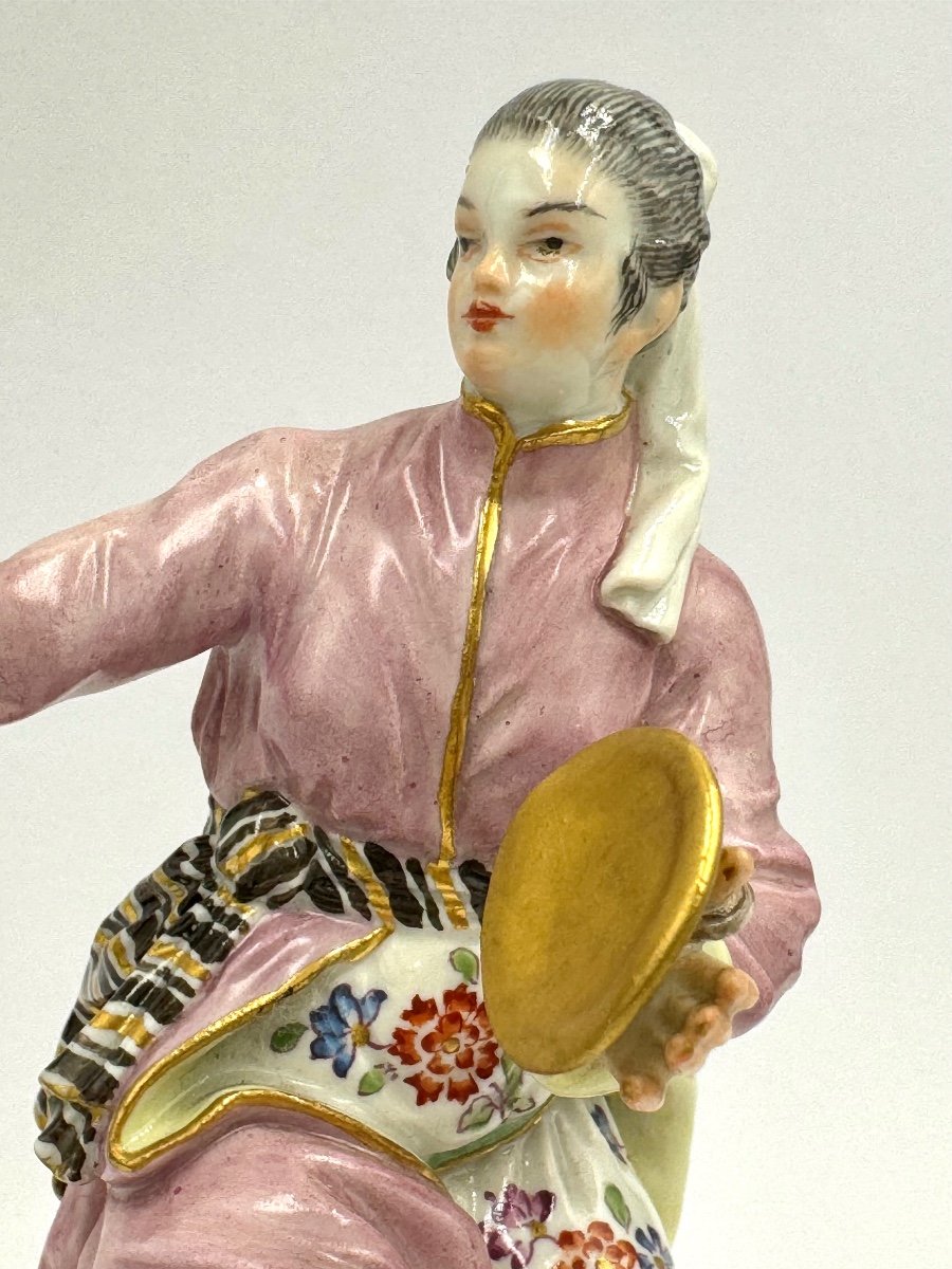 Meissen - Figurine En Porcelain D’une Femme Japonaise Jouant Cymbales-photo-3