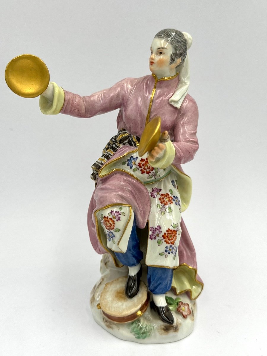Meissen - Figurine En Porcelain D’une Femme Japonaise Jouant Cymbales
