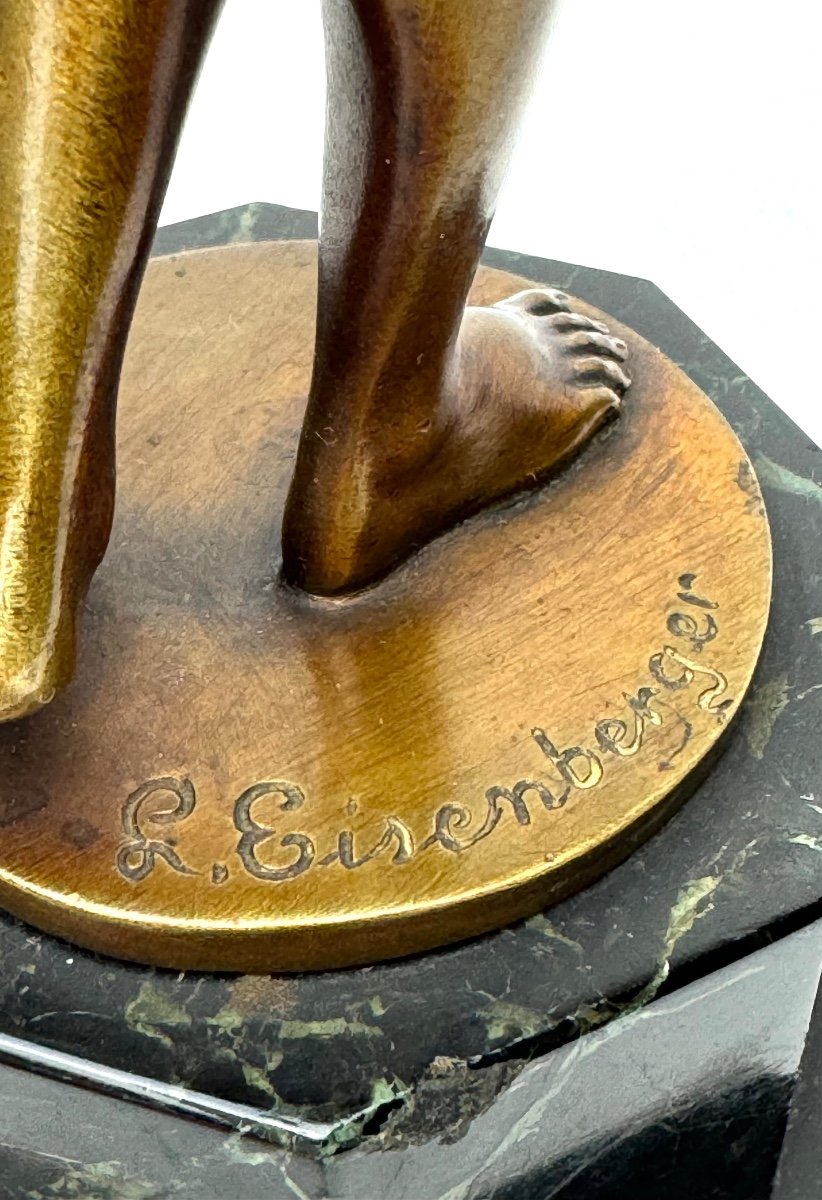 L. Eisenberger - Sculpture En Bronze Femme Nue -photo-3