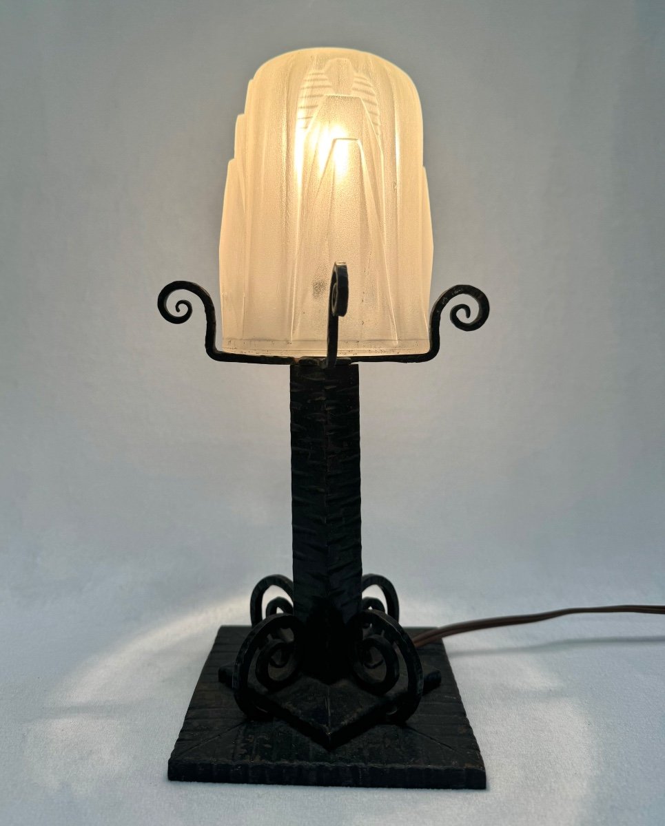 Art Deco Lamp -photo-1